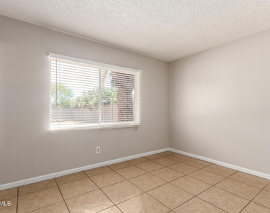 17629 N 8th Avenue - Photo Thumbnail 10