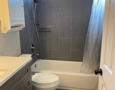 9342 W Mission Lane - Photo Thumbnail 6