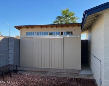 9342 W Mission Lane - Photo Thumbnail 10