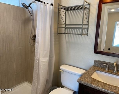 9342 W Mission Lane - Photo Thumbnail 5