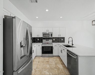 2465 W Quick Draw Way - Photo Thumbnail 12