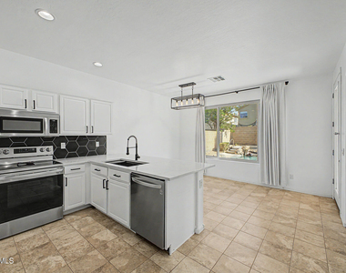 2465 W Quick Draw Way - Photo Thumbnail 15
