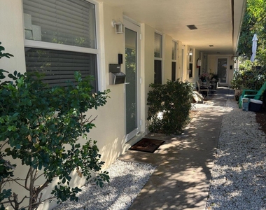 340 Sw 16th Court - Photo Thumbnail 7