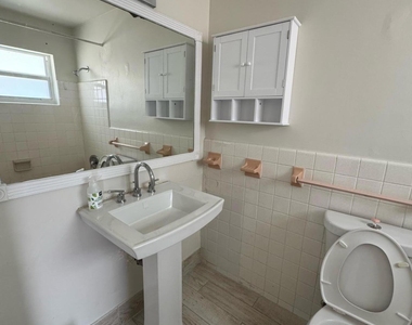340 Sw 16th Court - Photo Thumbnail 5