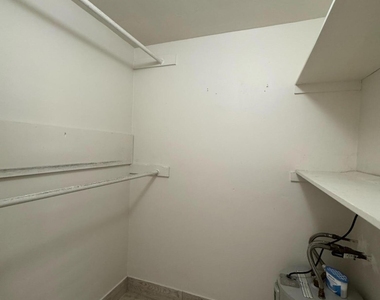 340 Sw 16th Court - Photo Thumbnail 4