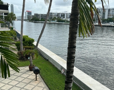 2600 S Ocean Drive - Photo Thumbnail 25