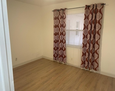 2851 Somerset Drive - Photo Thumbnail 16