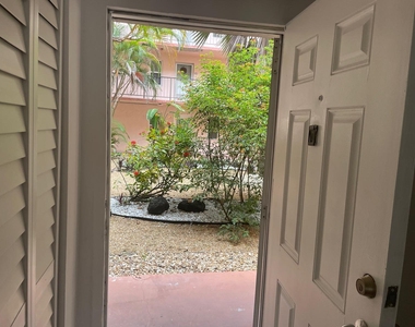 2851 Somerset Drive - Photo Thumbnail 19