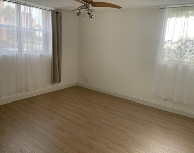 2851 Somerset Drive - Photo Thumbnail 6
