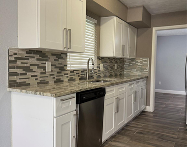 1516 Nw 7th Avenue - Photo Thumbnail 6