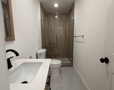 8211 Biscayne Boulevard - Photo Thumbnail 11