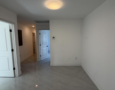 8211 Biscayne Boulevard - Photo Thumbnail 3