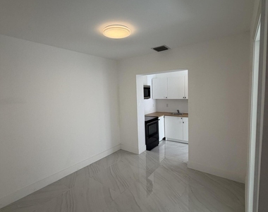 8211 Biscayne Boulevard - Photo Thumbnail 5