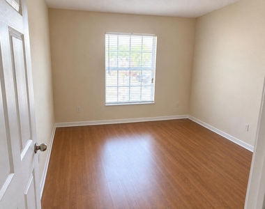 5064 Lantana Road - Photo Thumbnail 4