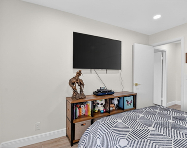 7917 La Mirada Drive - Photo Thumbnail 30