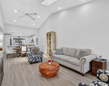 7917 La Mirada Drive - Photo Thumbnail 18
