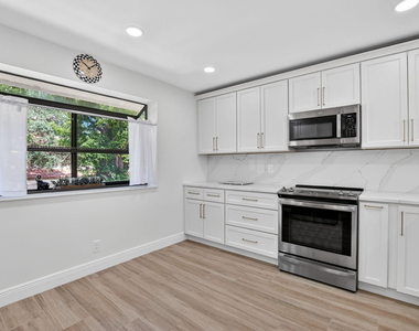 7917 La Mirada Drive - Photo Thumbnail 9