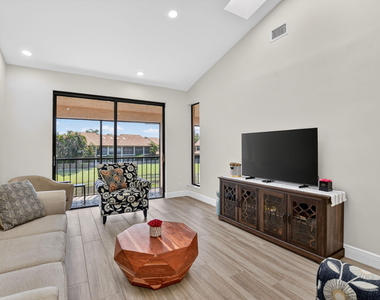 7917 La Mirada Drive - Photo Thumbnail 17