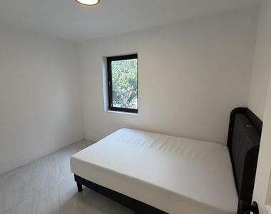 8211 Biscayne Boulevard - Photo Thumbnail 6