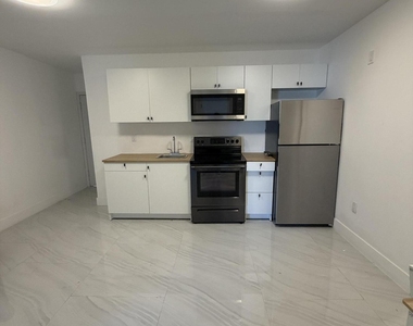 8211 Biscayne Boulevard - Photo Thumbnail 3