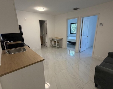 8211 Biscayne Boulevard - Photo Thumbnail 4