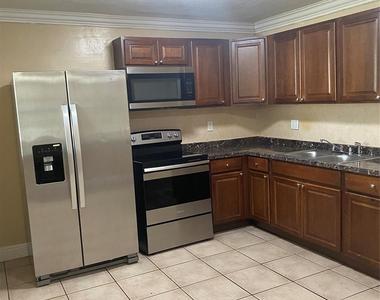 5411 Nw 16th Court - Photo Thumbnail 4