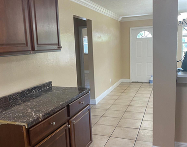 5411 Nw 16th Court - Photo Thumbnail 9