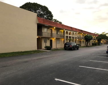 6112 Forest Hill Boulevard - Photo Thumbnail 3