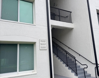 819 Villa Circle - Photo Thumbnail 6