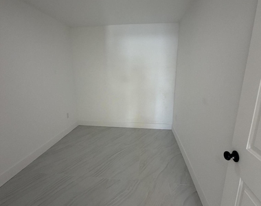 8211 Biscayne Boulevard - Photo Thumbnail 4