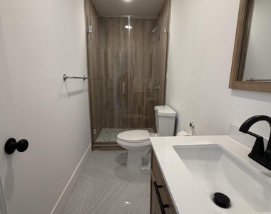 8211 Biscayne Boulevard - Photo Thumbnail 7