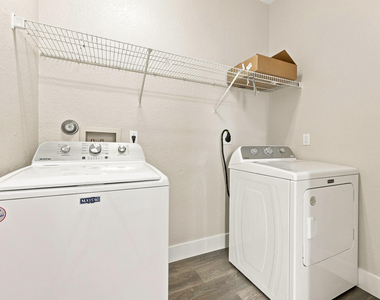 813 Pipers Cay Drive - Photo Thumbnail 21