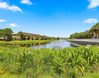 813 Pipers Cay Drive - Photo Thumbnail 34
