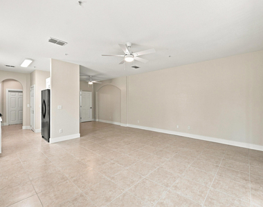 813 Pipers Cay Drive - Photo Thumbnail 10