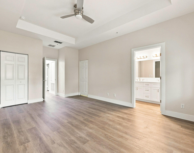 813 Pipers Cay Drive - Photo Thumbnail 16