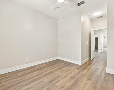 813 Pipers Cay Drive - Photo Thumbnail 26