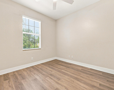 813 Pipers Cay Drive - Photo Thumbnail 25