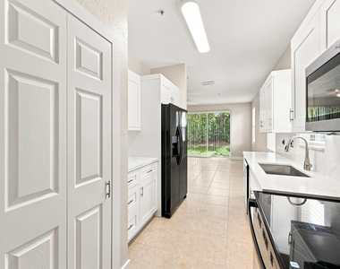 813 Pipers Cay Drive - Photo Thumbnail 38