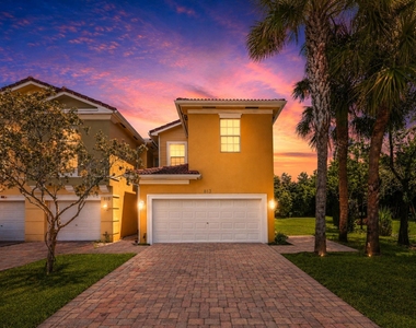 813 Pipers Cay Drive - Photo Thumbnail 1