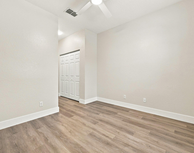 813 Pipers Cay Drive - Photo Thumbnail 27