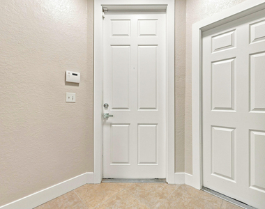 813 Pipers Cay Drive - Photo Thumbnail 5
