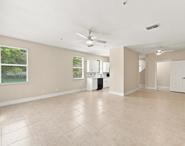 813 Pipers Cay Drive - Photo Thumbnail 8