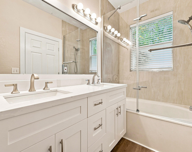 813 Pipers Cay Drive - Photo Thumbnail 20