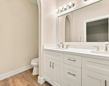 813 Pipers Cay Drive - Photo Thumbnail 19