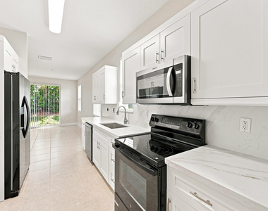 813 Pipers Cay Drive - Photo Thumbnail 37