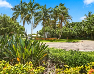 813 Pipers Cay Drive - Photo Thumbnail 33