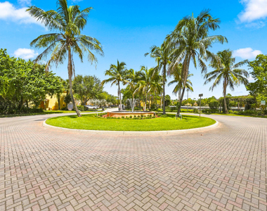 813 Pipers Cay Drive - Photo Thumbnail 36