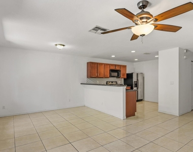 2257 Sw Marshfield Court - Photo Thumbnail 8