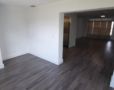 9370 Sw 1st Place - Photo Thumbnail 2