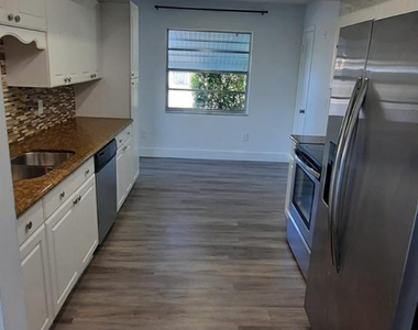 9370 Sw 1st Place - Photo Thumbnail 3
